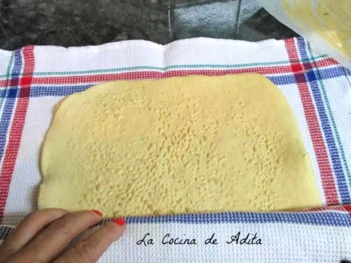 Tronco relleno de turrón con bizcocho esponja de pistacho - foto 5