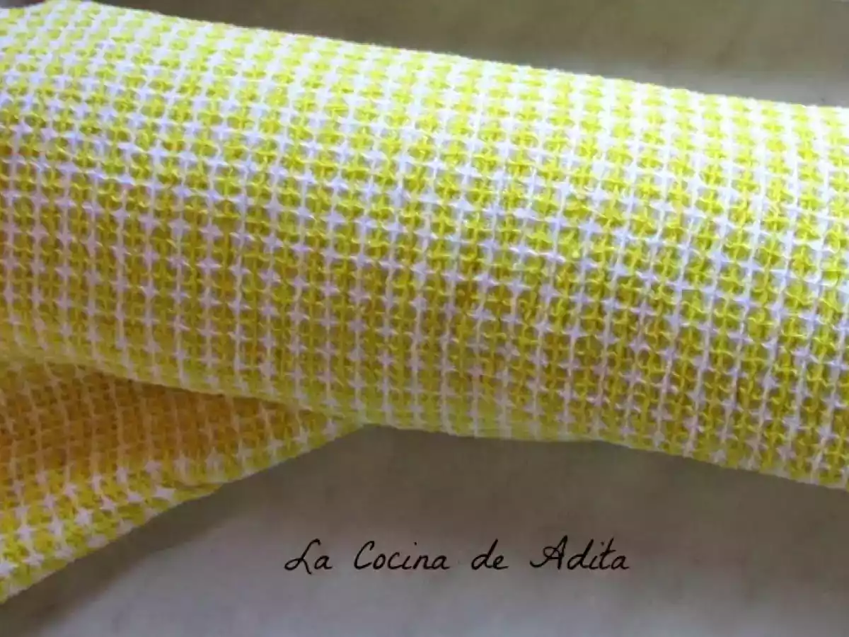 Tronco relleno de turrón con bizcocho esponja de pistacho - foto 6