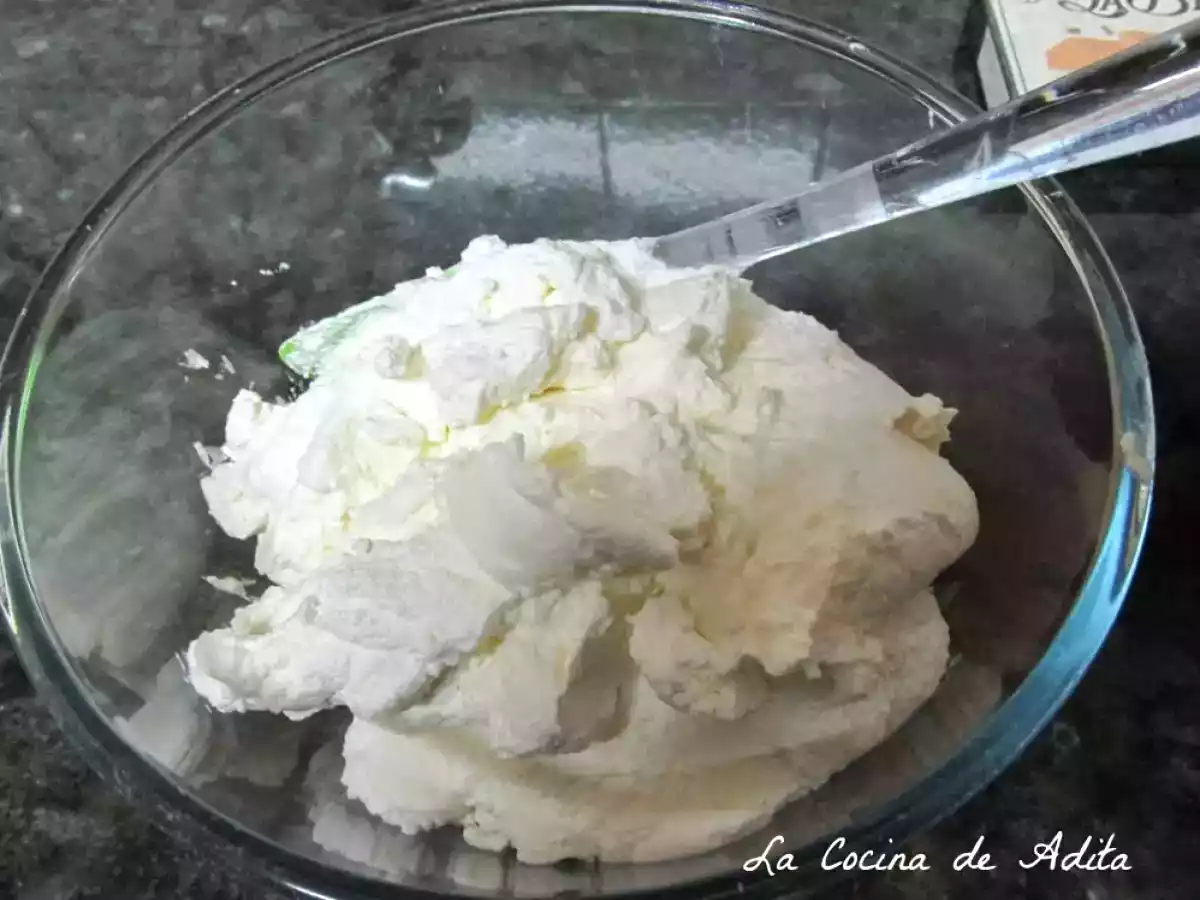 Tronco relleno de turrón con bizcocho esponja de pistacho - foto 9