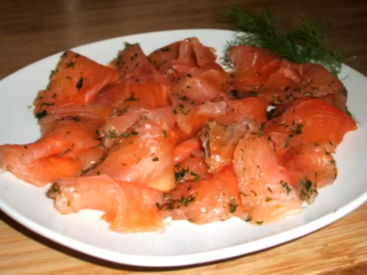 Trucha asalmonada marinada con eneldo