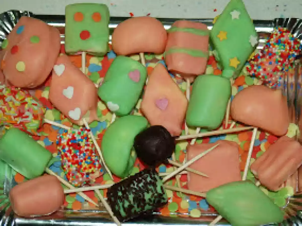 TRUCO O TRATO NUBES Y PIRULETAS DE CHOCOLATE