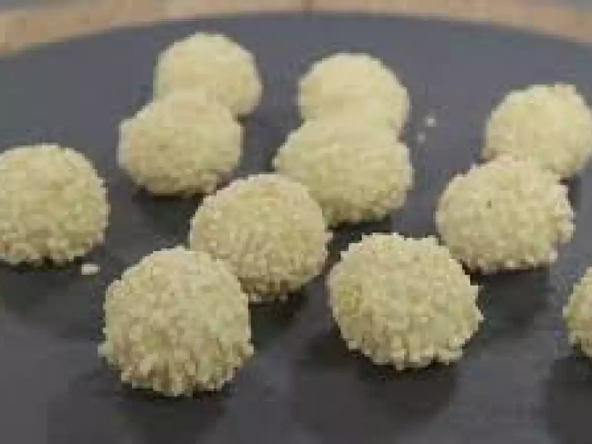 Trufas de chocolate de chocolate blanco recubiertas con coco rallado - foto 2