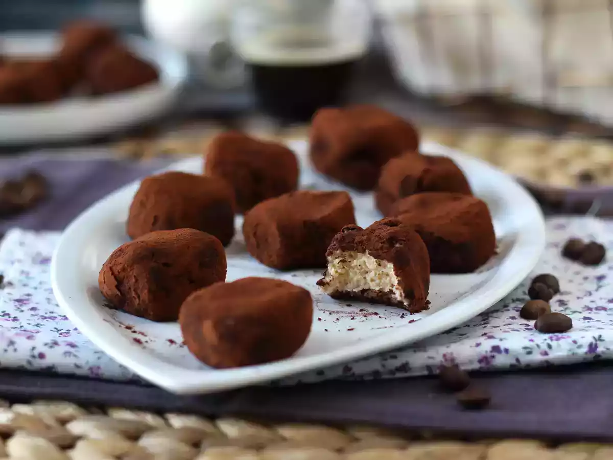 Trufas de tiramisú, ¡el postre italiano en mini porciones para acompañar tu café!