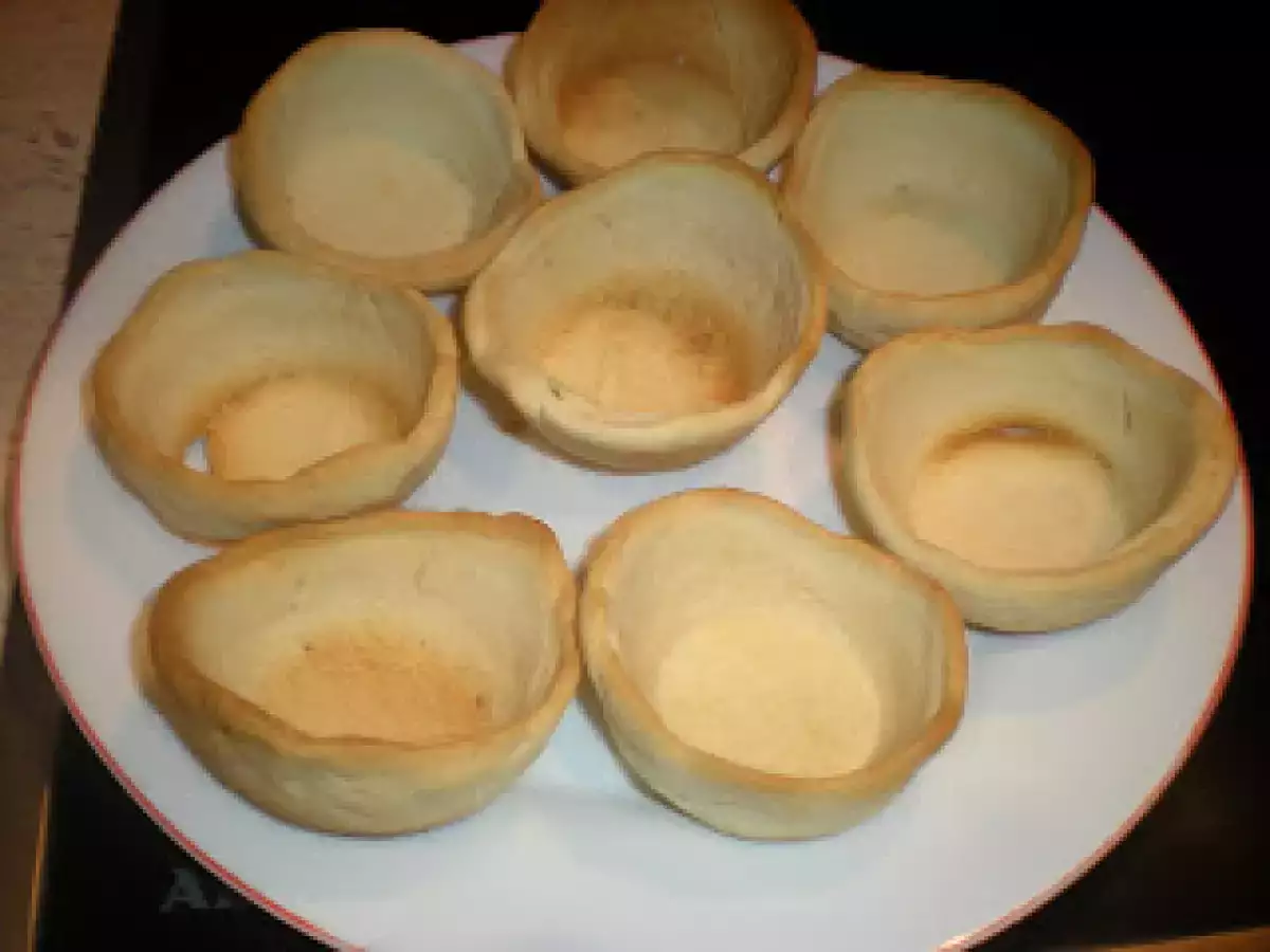 Tulipas de hojaldre con chocolate frutos secos y jalea de membrillo - foto 3