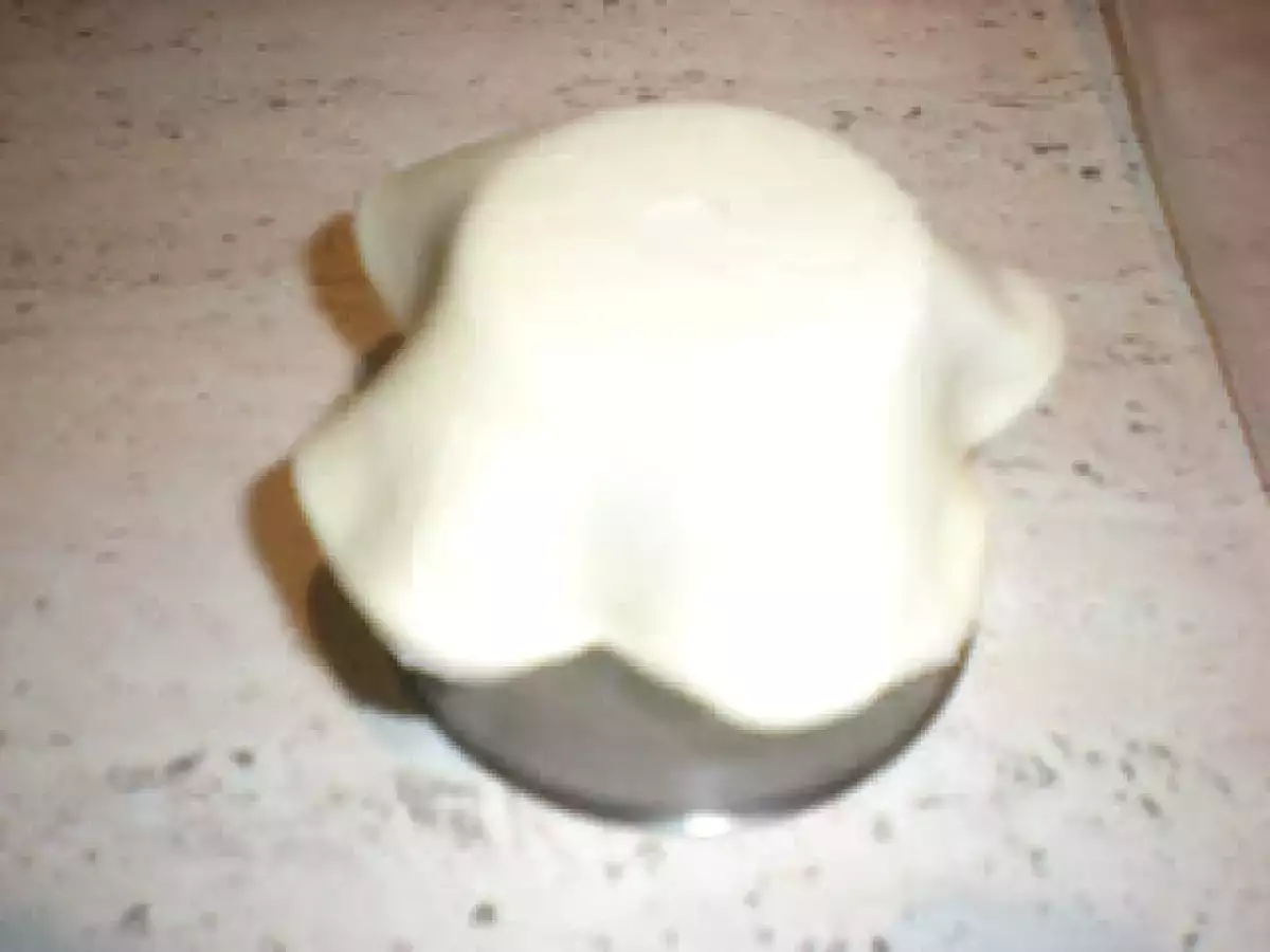 Tulipas de hojaldre con chocolate frutos secos y jalea de membrillo - foto 5