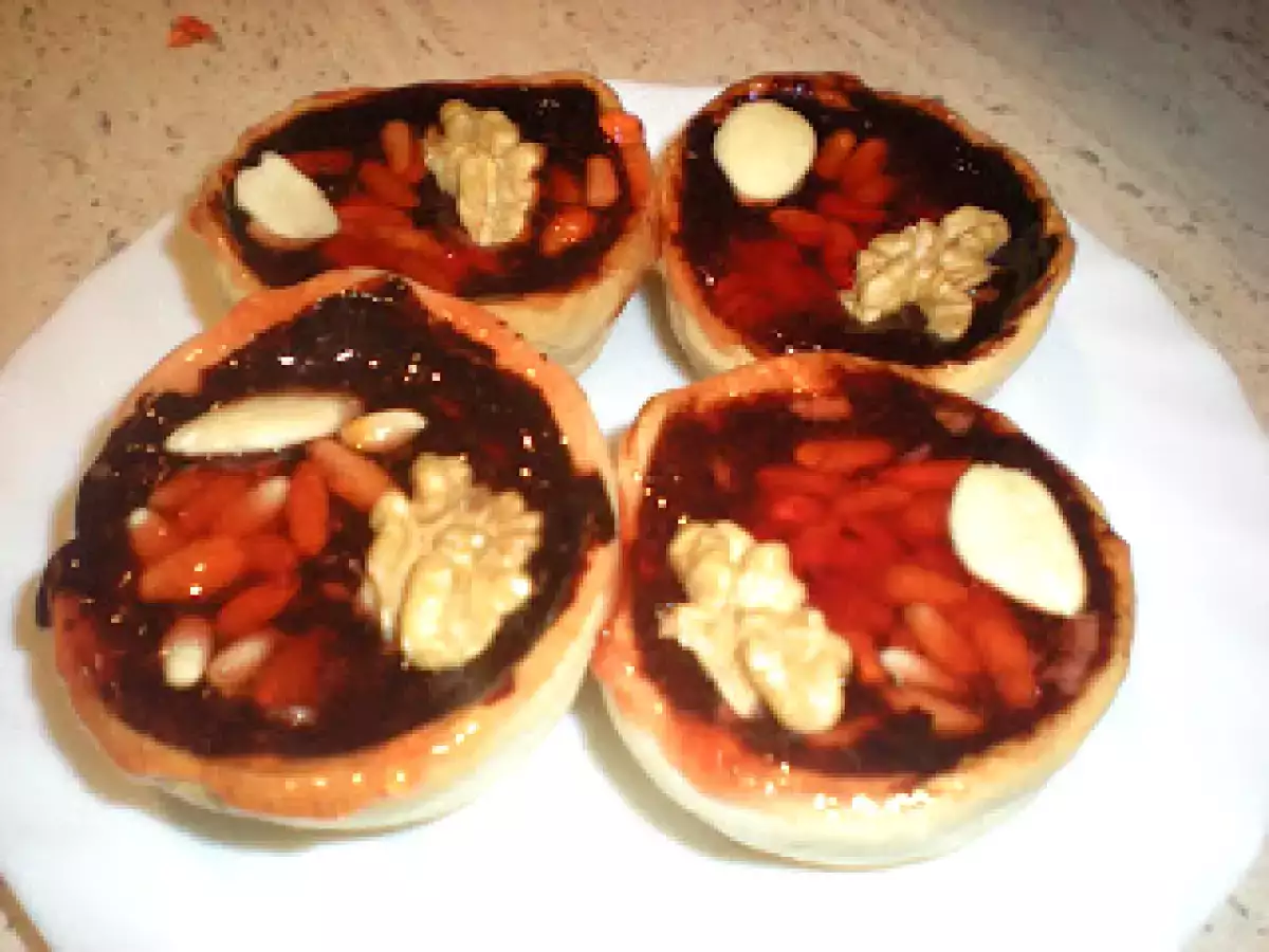 Tulipas de hojaldre con chocolate frutos secos y jalea de membrillo - foto 7