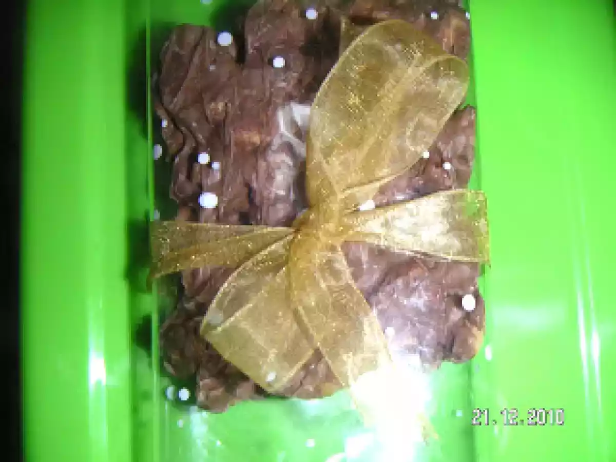 TURRON DE CHOCOLATE CON ALMENDRAS Y AVELLANAS - foto 2