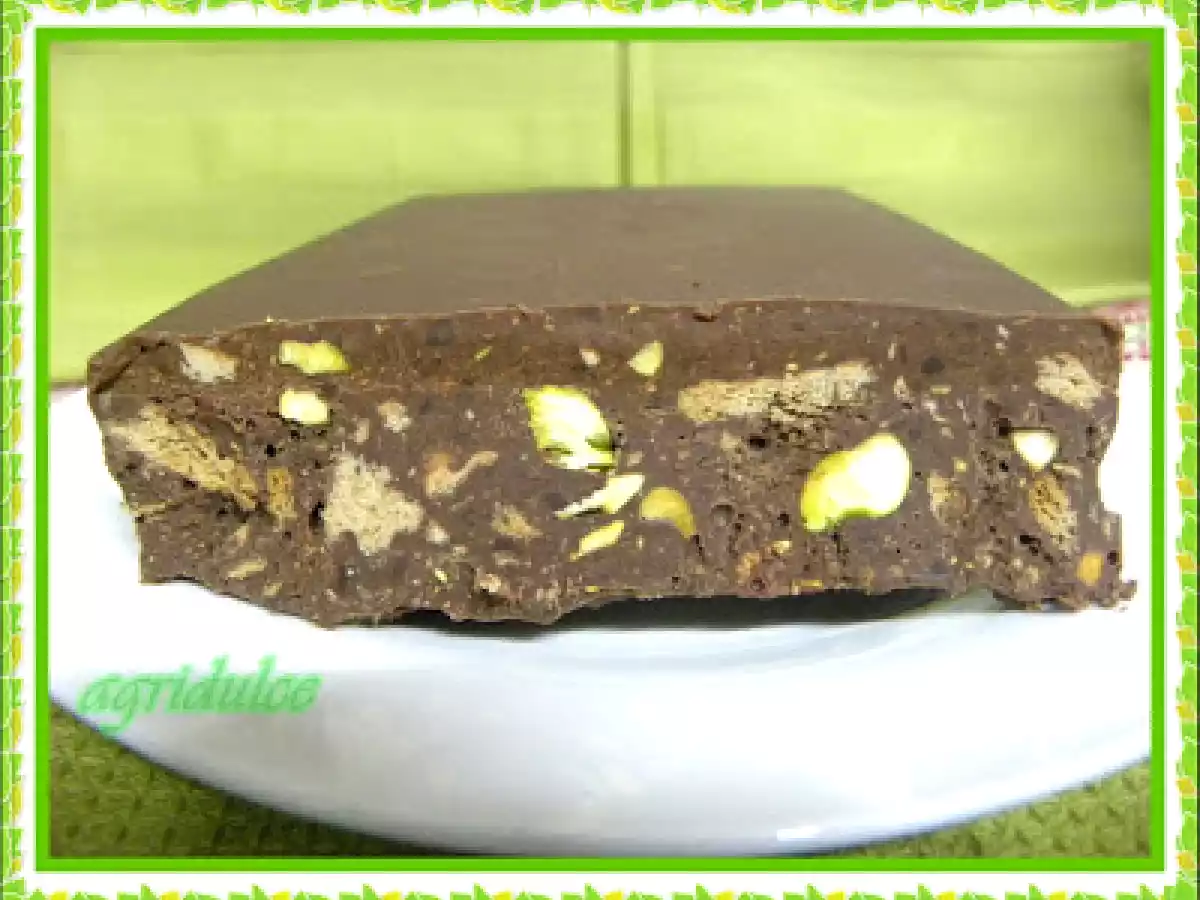 TURRON DE CHOCOLATE, PISTACHOS Y GALLETAS