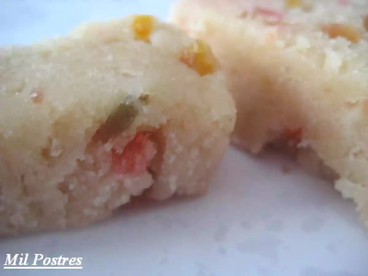 Turrón de mazapán y frutas al ron