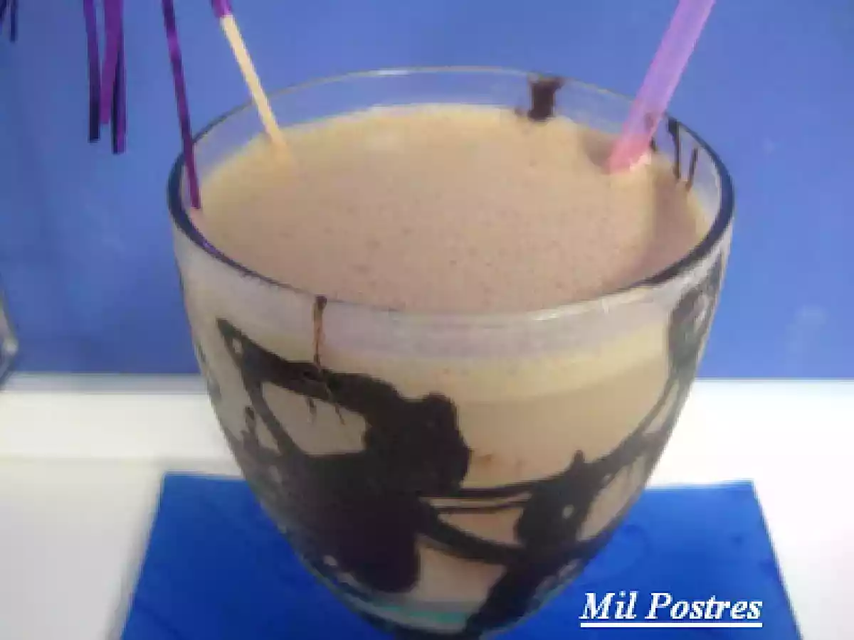 Un delicioso batido de tres leches con sirope de caramelo - foto 2