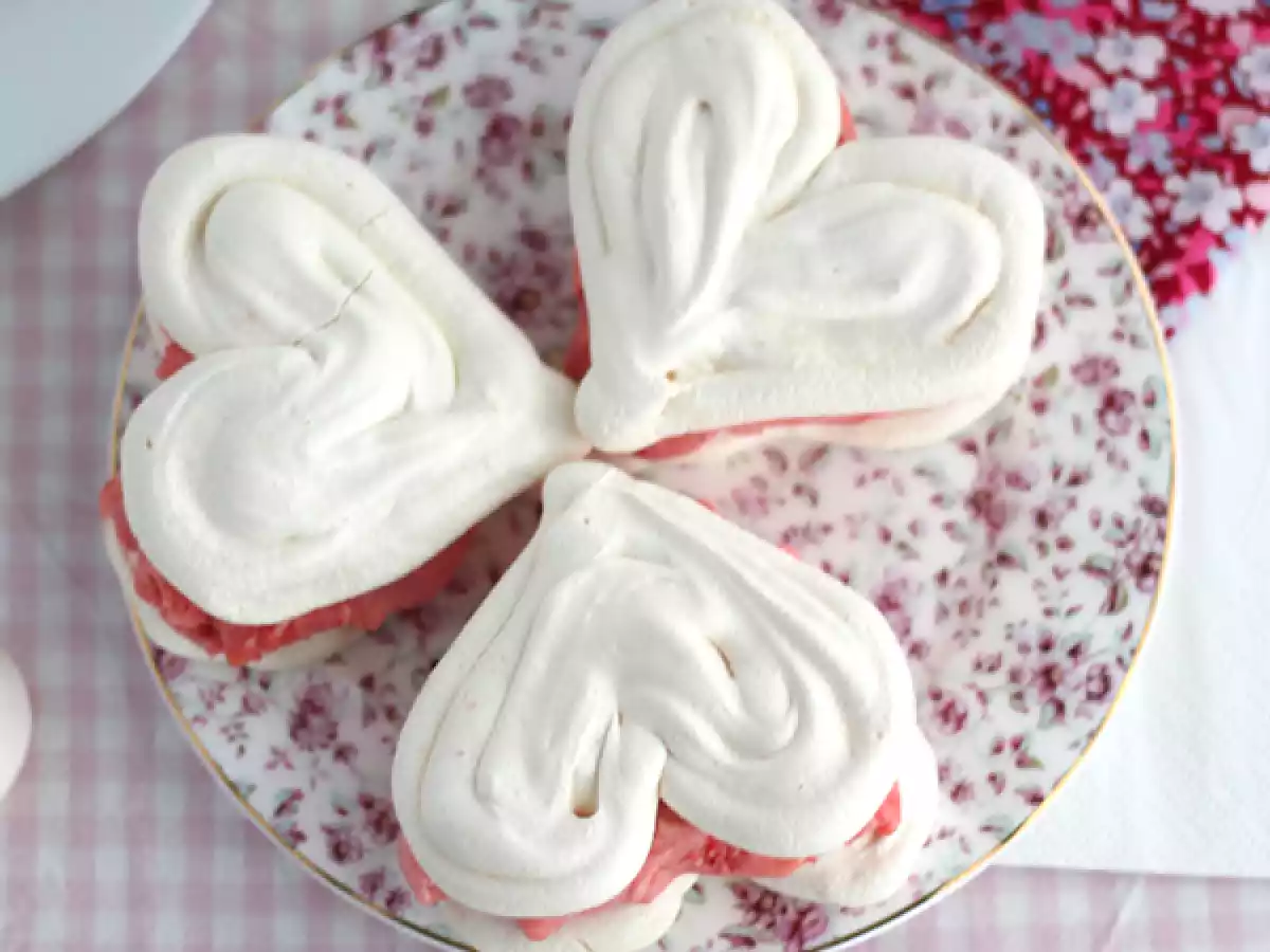 Vacherin de merengue con sorbete fresa San valentin - foto 2