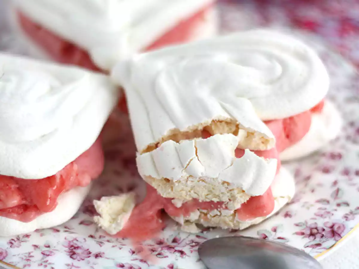 Vacherin de merengue con sorbete fresa San valentin - foto 4