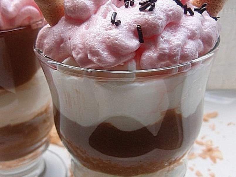 Vasitos de crema de café con nata y merengue francés, foto 2