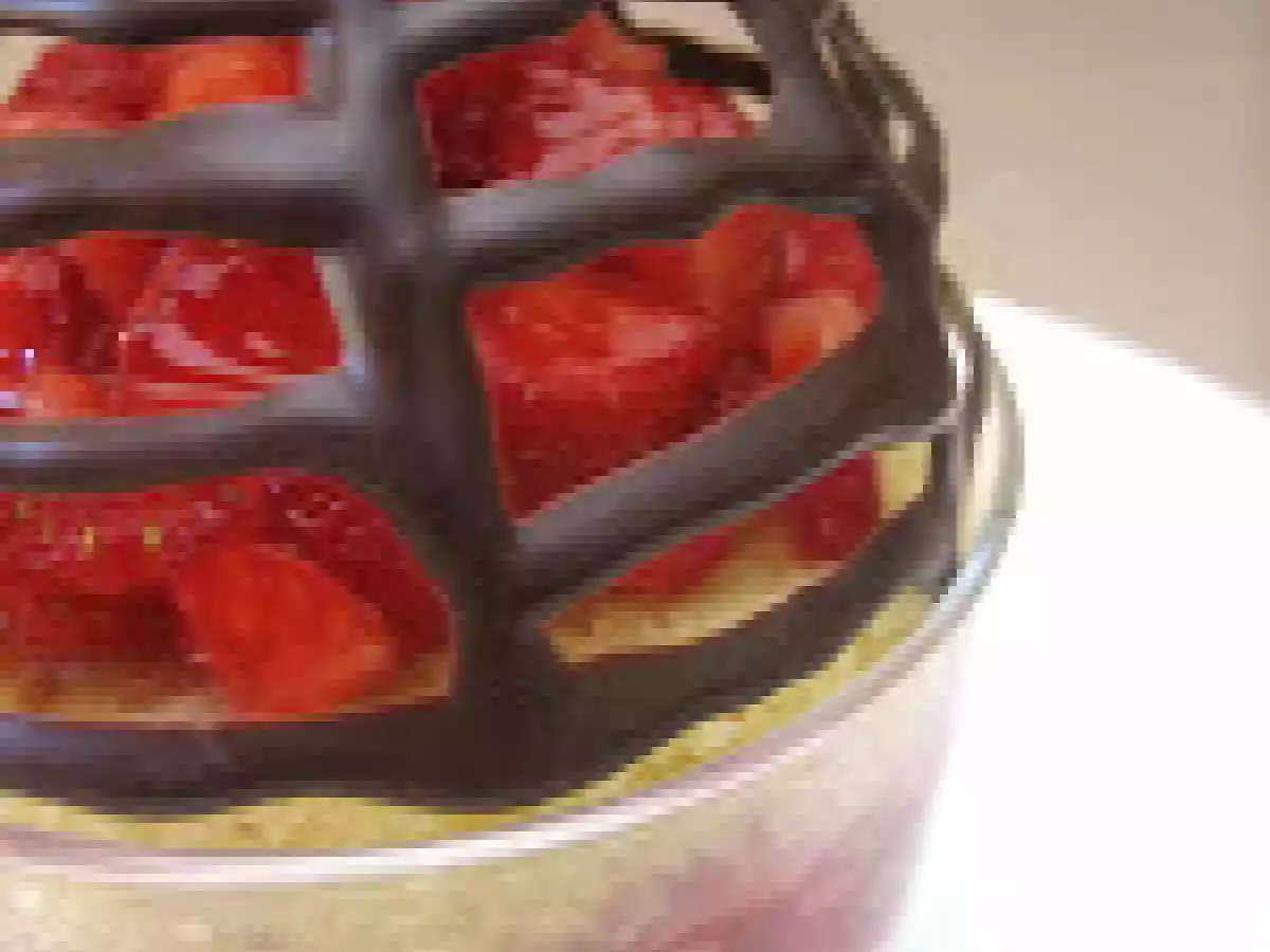 Vasitos de crema y fresas - foto 2