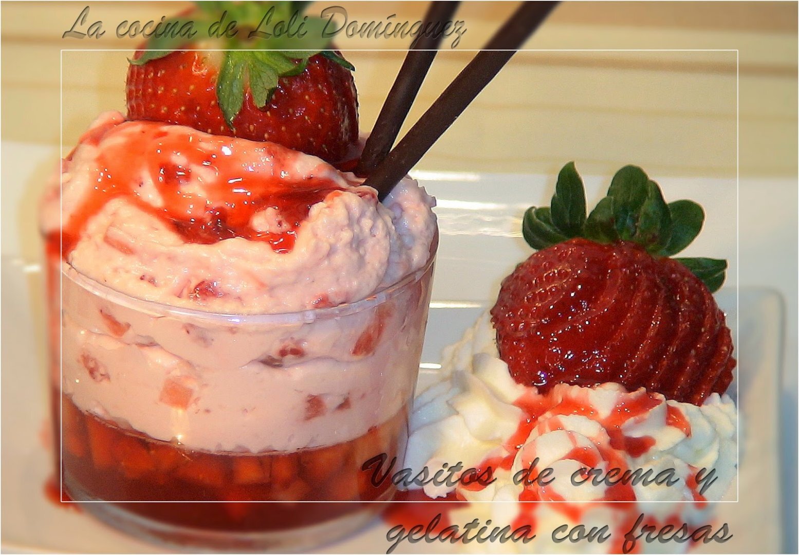 Vasitos de crema y gelatina con fresas Receta Petitchef