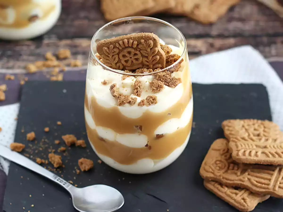 Vasitos de tiramisú con speculoos y caramelo salado