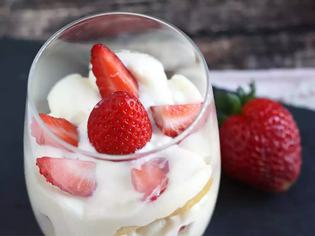 Vasitos de tiramisú de fresa - foto 3