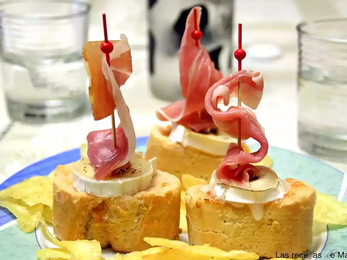 Veleros de jamón y queso de cabra