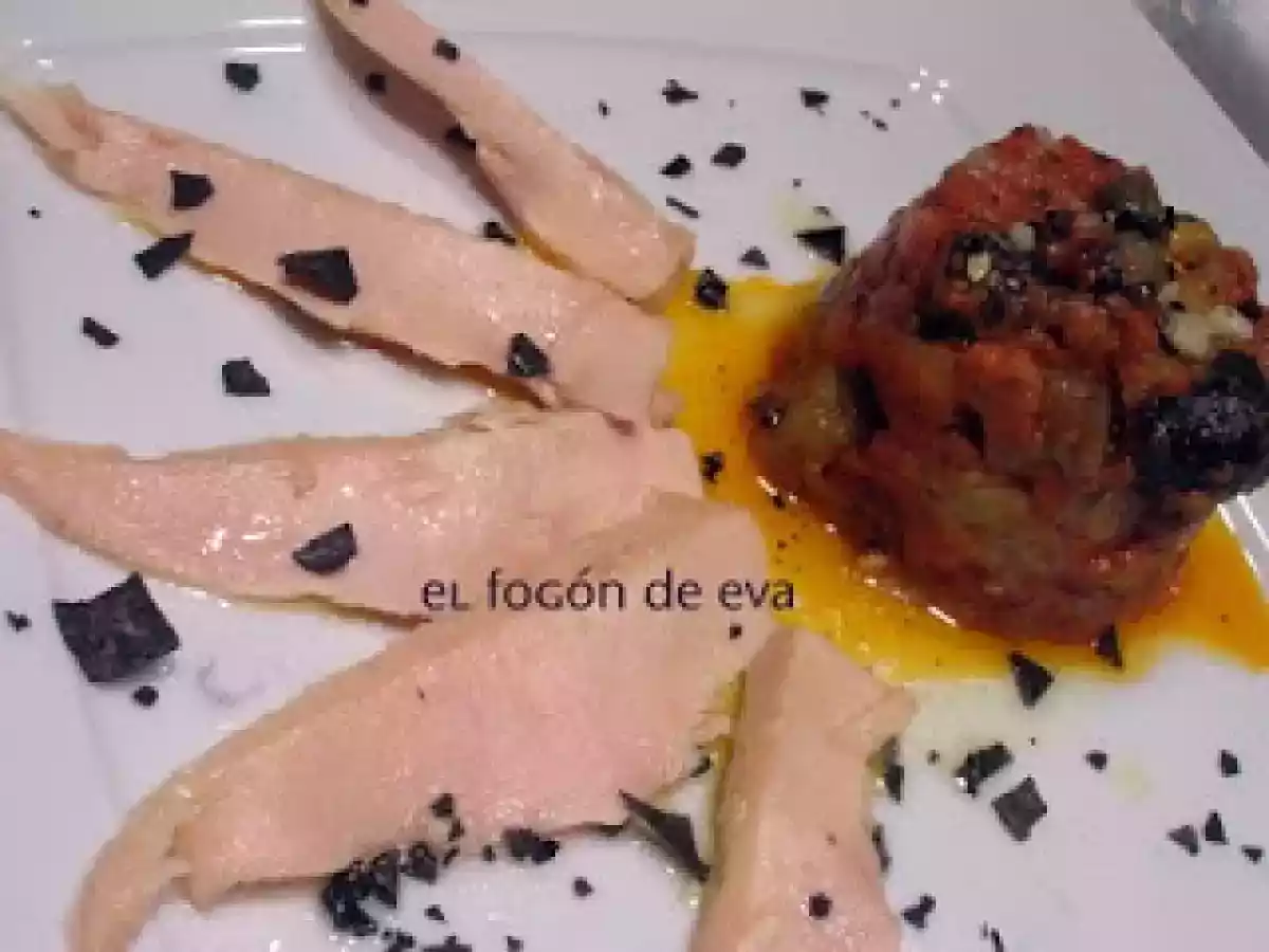VENTRESCA DE ATUN CON CAPONATA DE BERENJENAS A LA SICILIANA