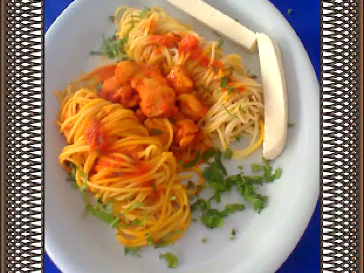 VERMICELLI ENROLLADOS CON SALSA CRIOLLA DE POLLO Y QUESO MOzZARELLA