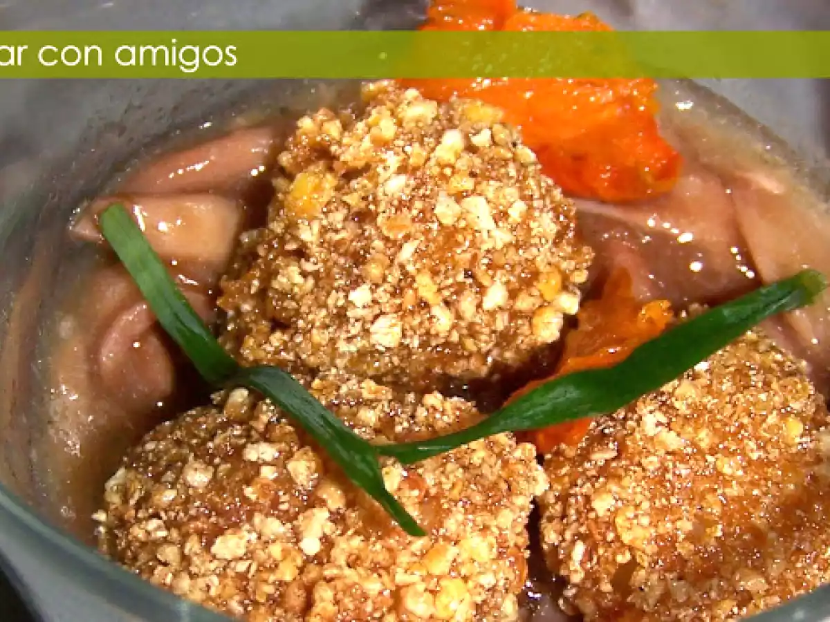 Vieiras Rebozadas sobre Tallarines de Chipirón Encebollado