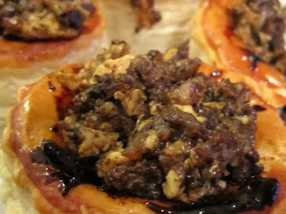 Volovanes de morcilla y cebolla caramelizada