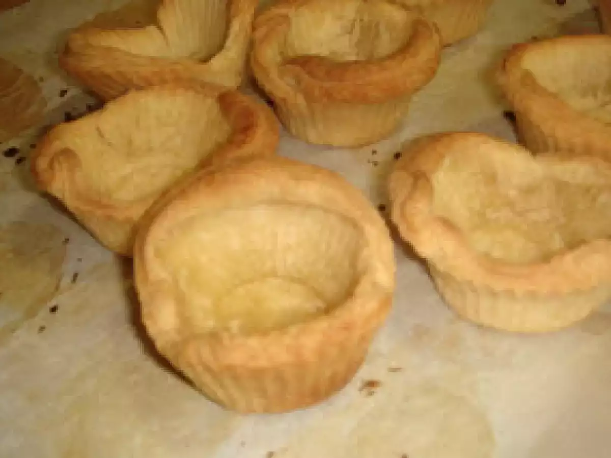 VOLOVANES DE SALTEADO DE GULAS CON HUEVOS DE CODORNIZ - foto 4