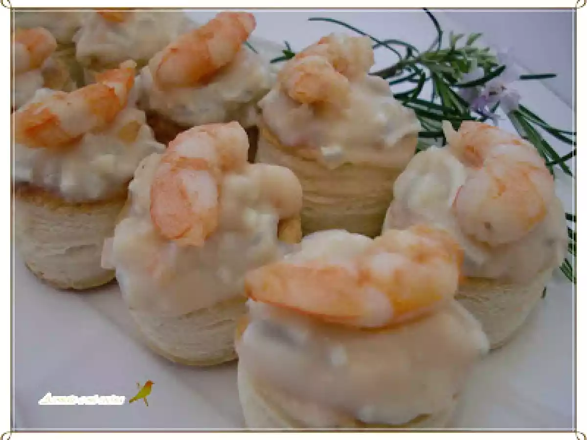 Volovanes rellenos de langostinos y gulas - foto 2