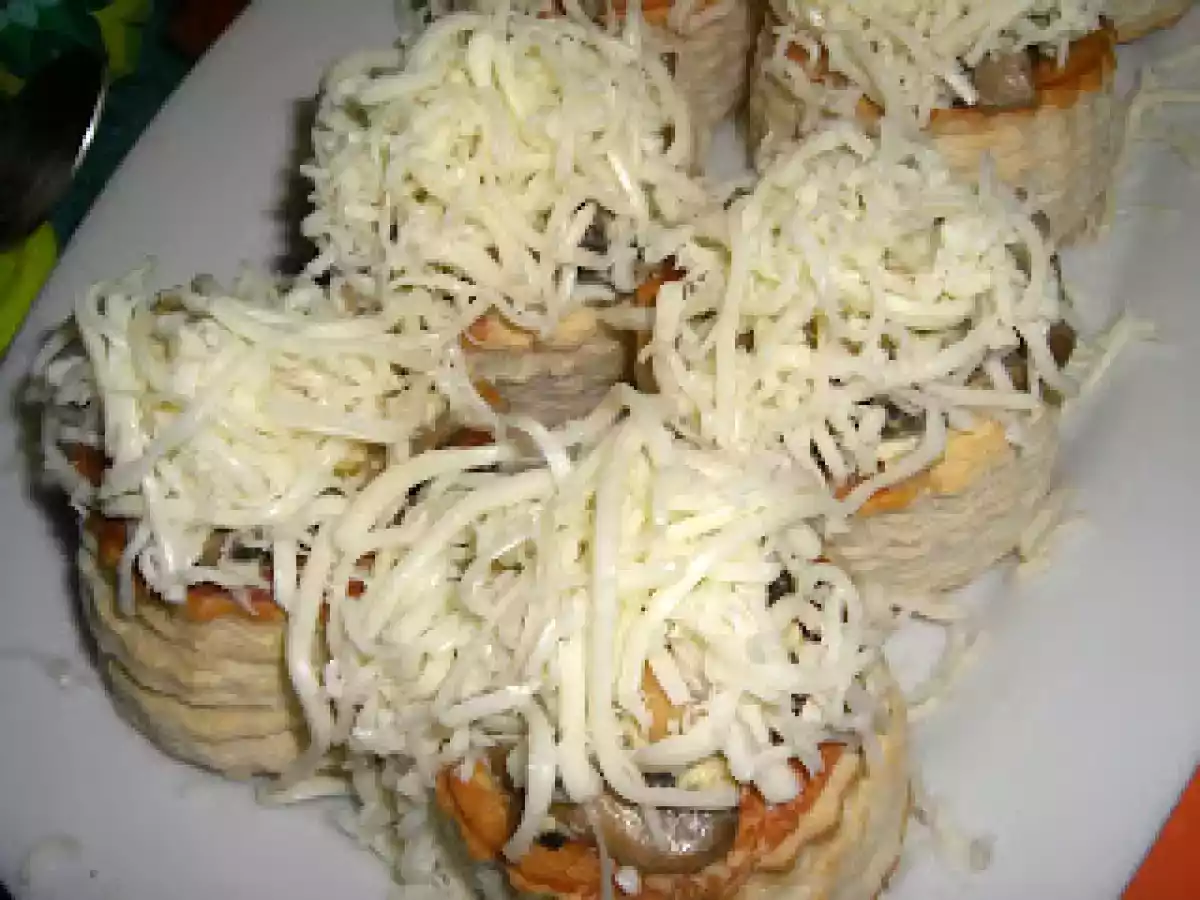 Volovanes rellenos de revuelto de pollo y lo quieras