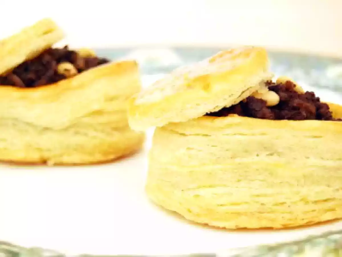 Vols au vent de morcilla con cebolla caramelizada