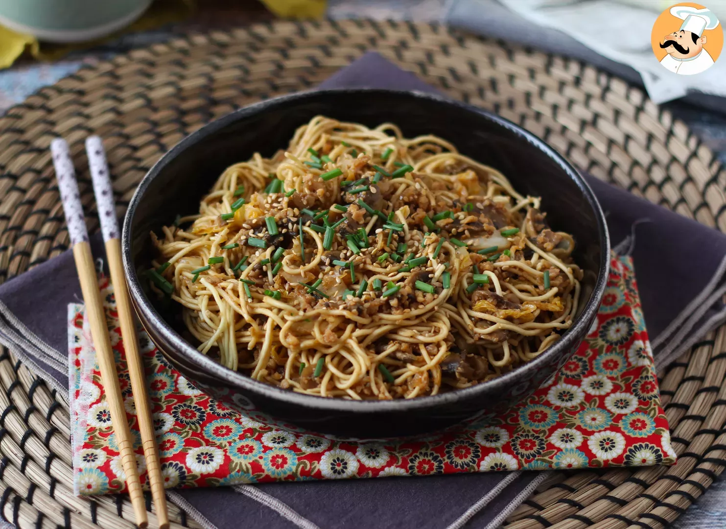 Wok de fideos chinos, verduras y proteina de soja texturizada ¡una