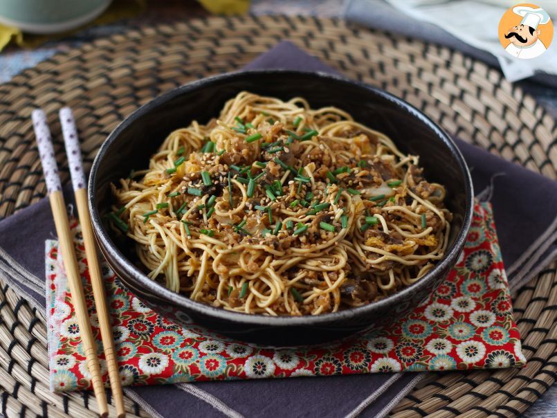 Wok de fideos chinos, verduras y proteina de soja texturizada ¡Una receta vegana!