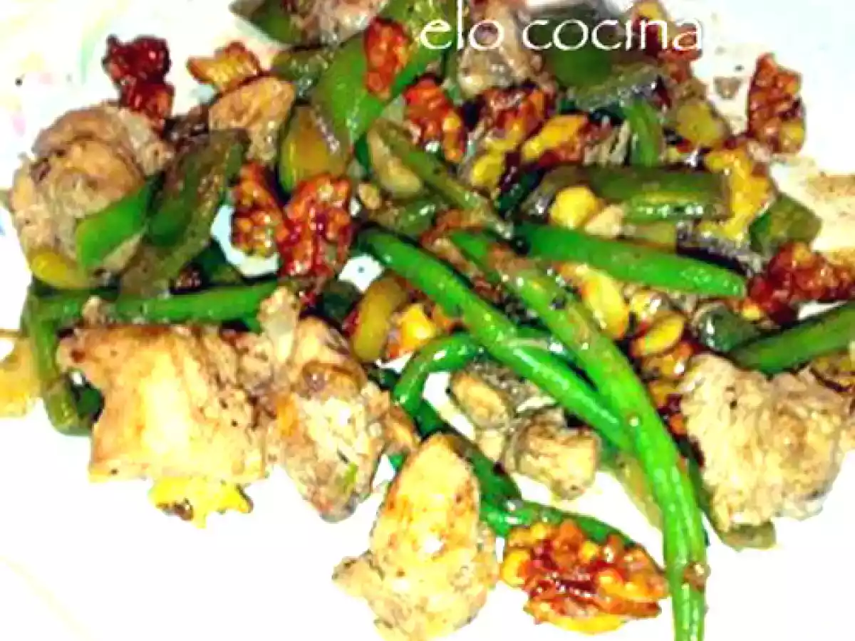 Wok de pollo al porto con nueces