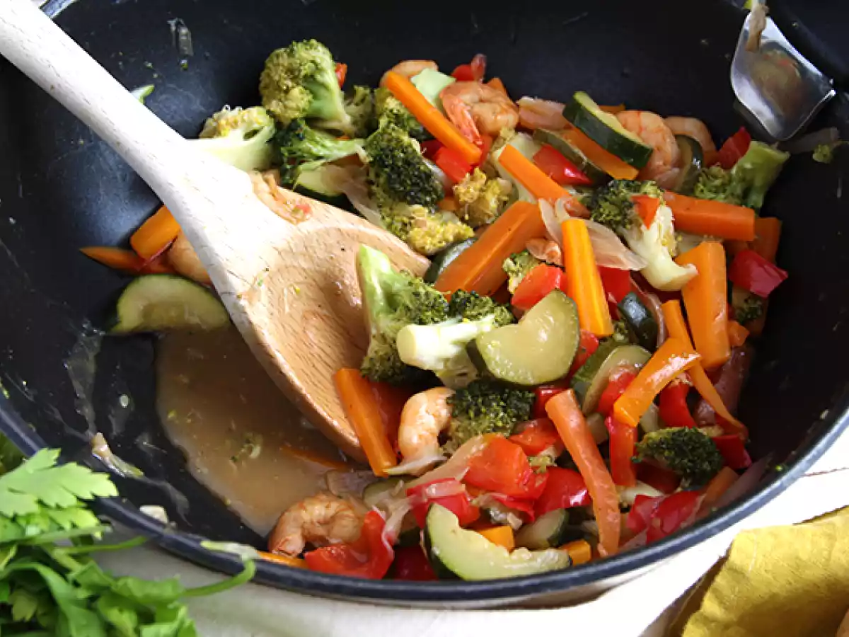 Wok de verduras con gambas - foto 3