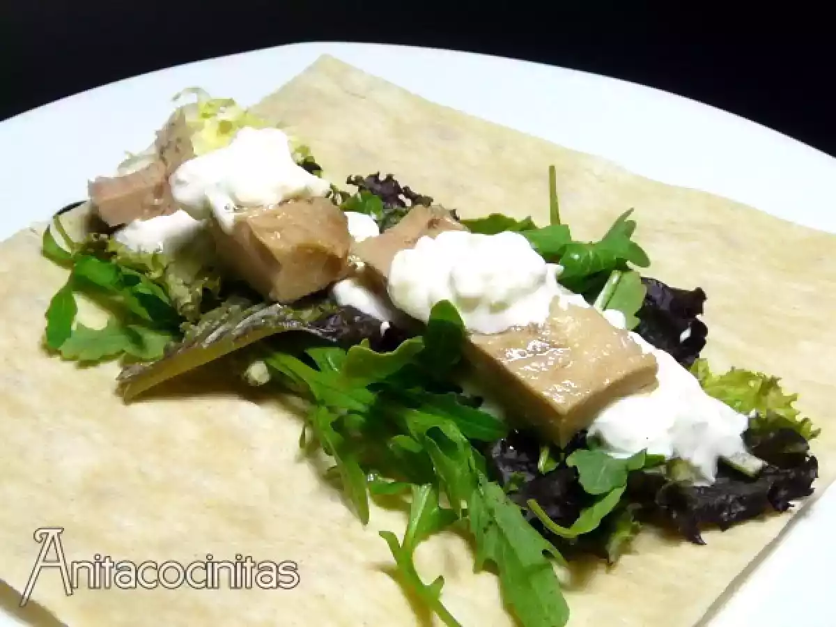 Wrap de bonito del norte con tzatziki