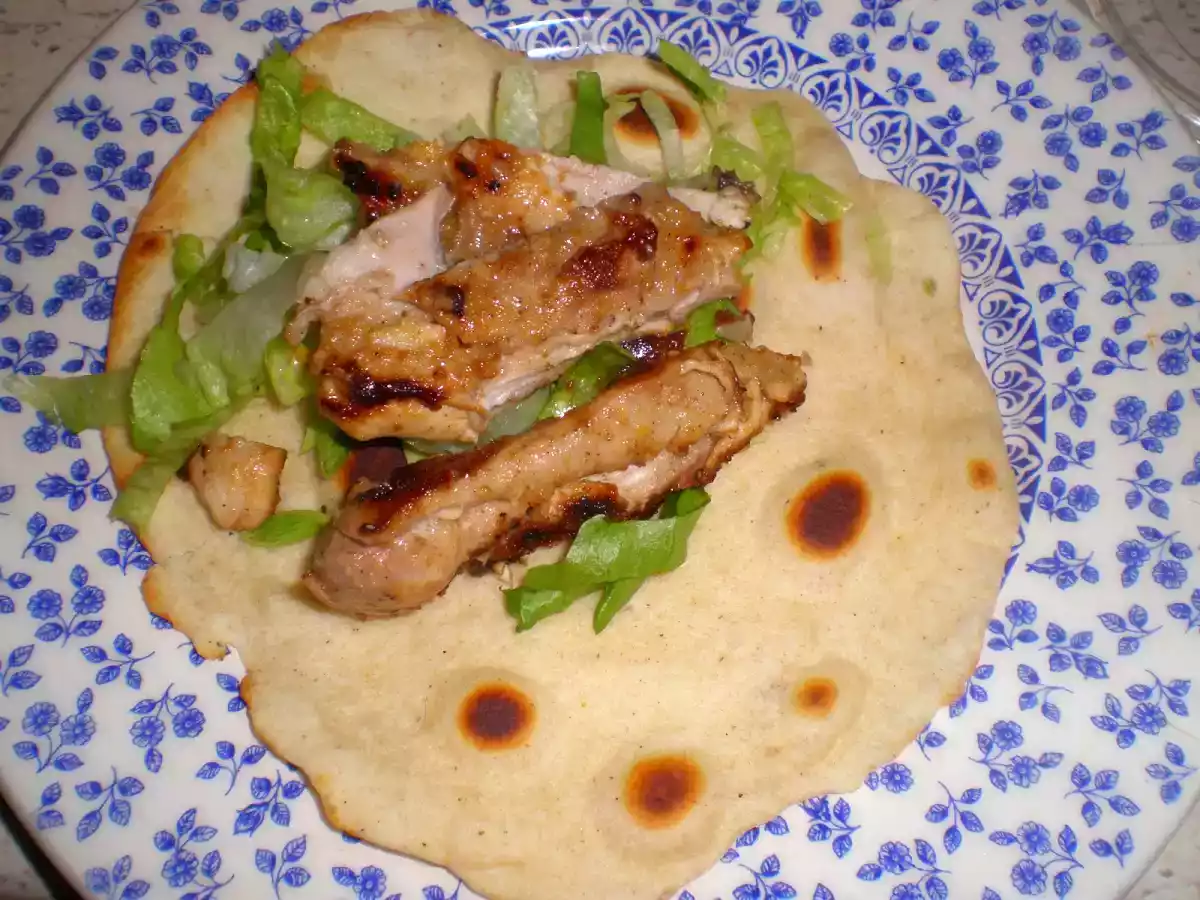 Wrap de tortillas de trigo caseras con pollo especiado - foto 2