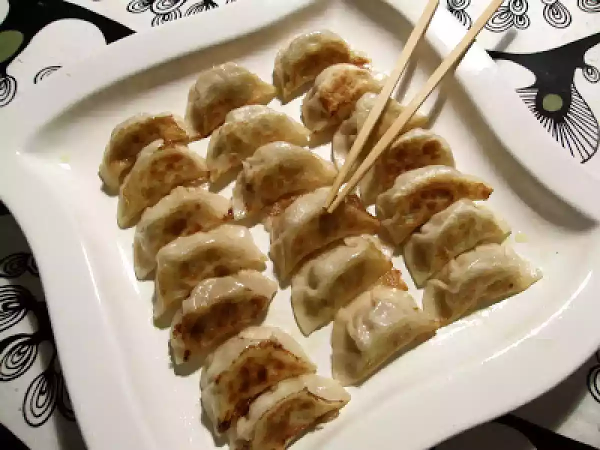 Yaky gyoza (empanadillas de carne y repollo al estilo chino)