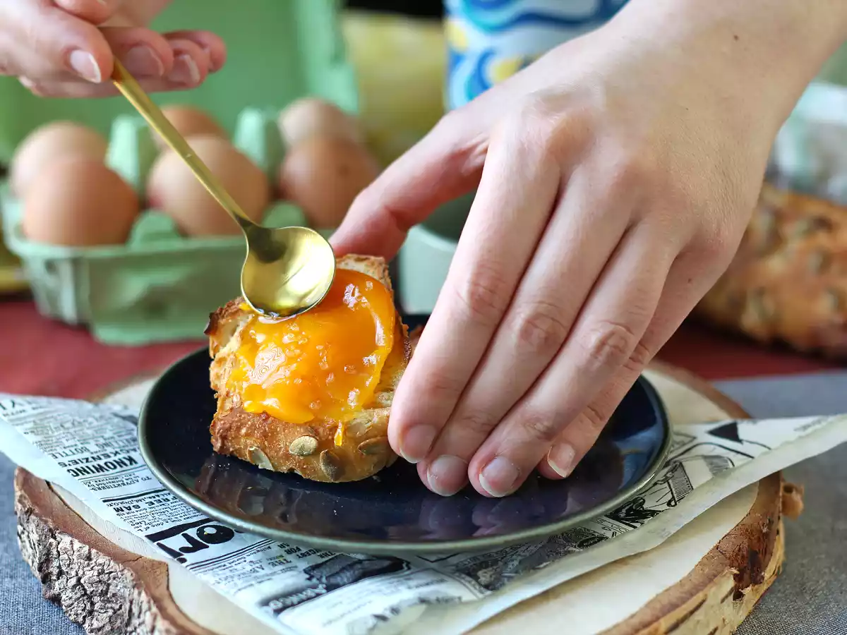 Yemas de huevo confitadas en Freidora de aire ¡perfectas para untar sobre pan tostado! - foto 4