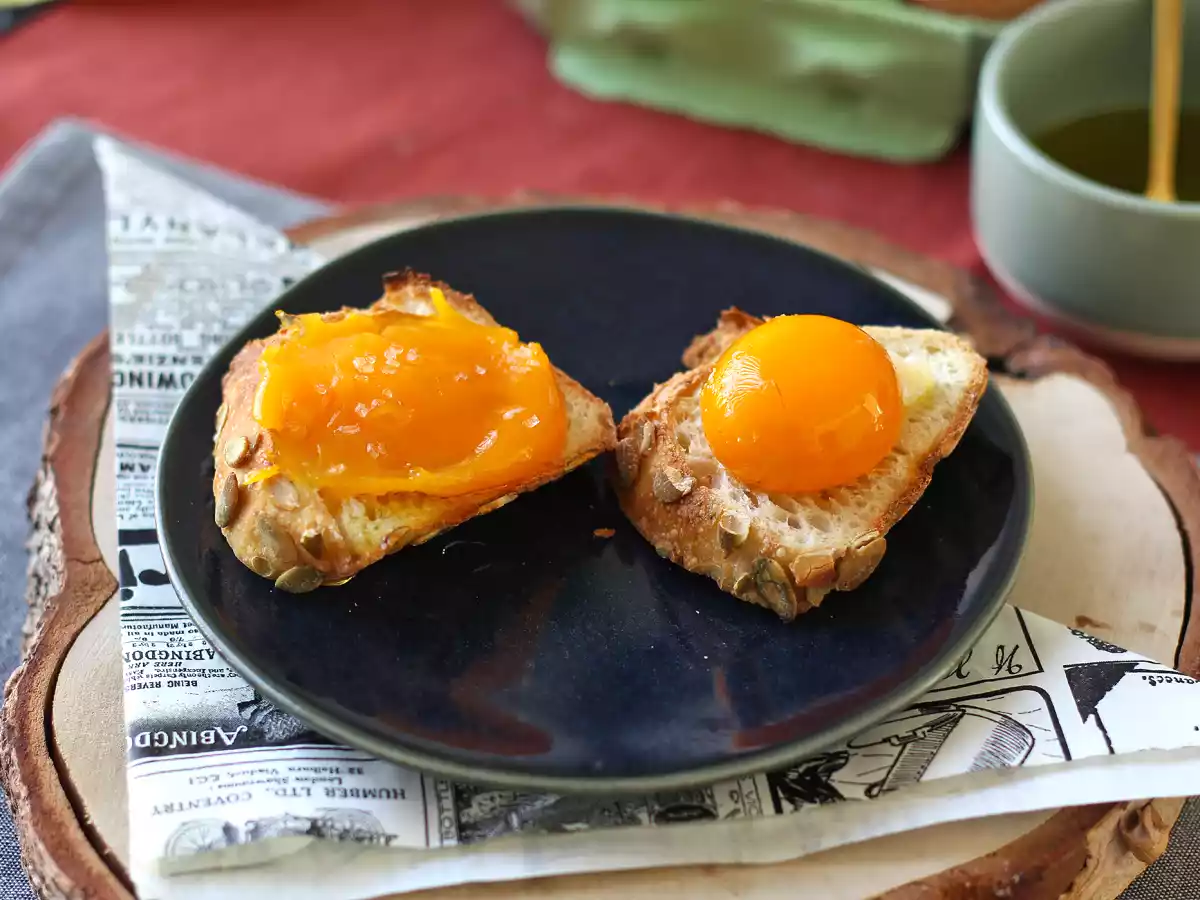 Yemas de huevo confitadas en Freidora de aire ¡perfectas para untar sobre pan tostado! - foto 5