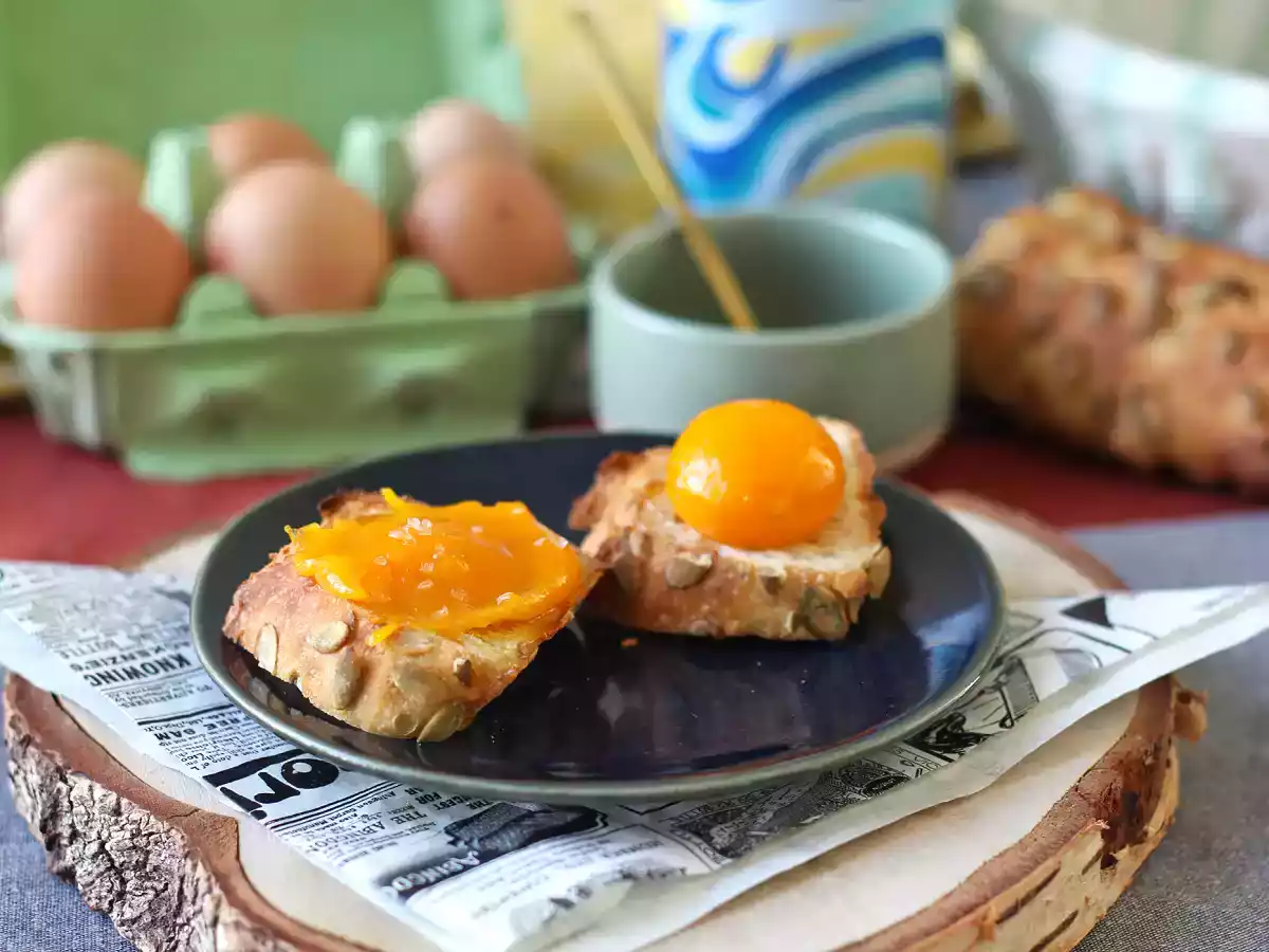 Yemas de huevo confitadas en Freidora de aire ¡perfectas para untar sobre pan tostado! - foto 6