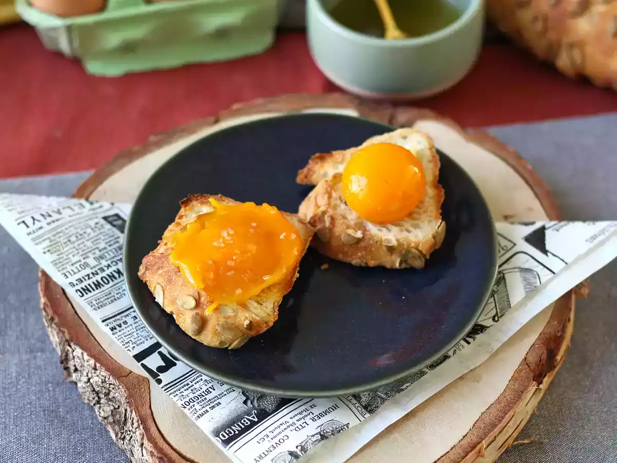 Yemas de huevo confitadas en Freidora de aire ¡perfectas para untar sobre pan tostado! - foto 7