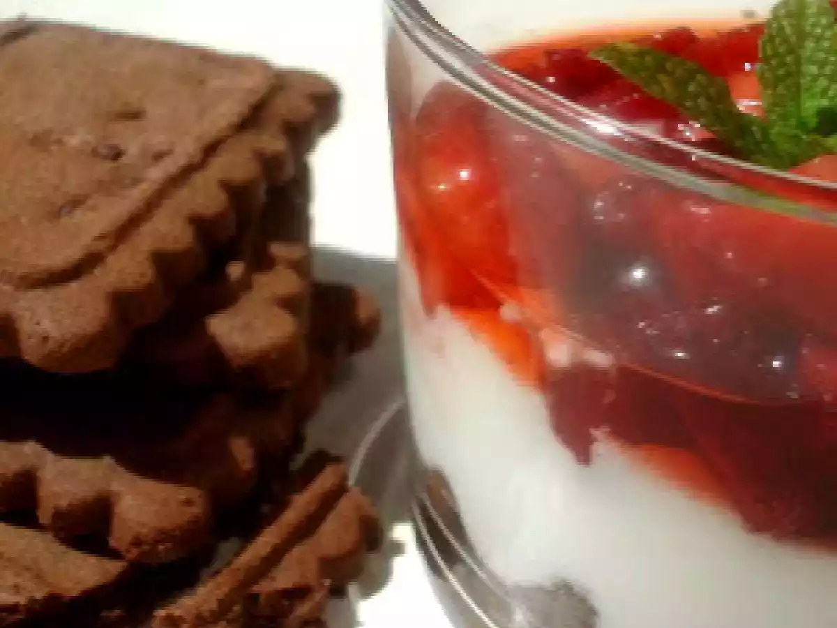 YOGUR CON FRESAS MACERADAS EN MÓDENA Y PIMIENTA - foto 2