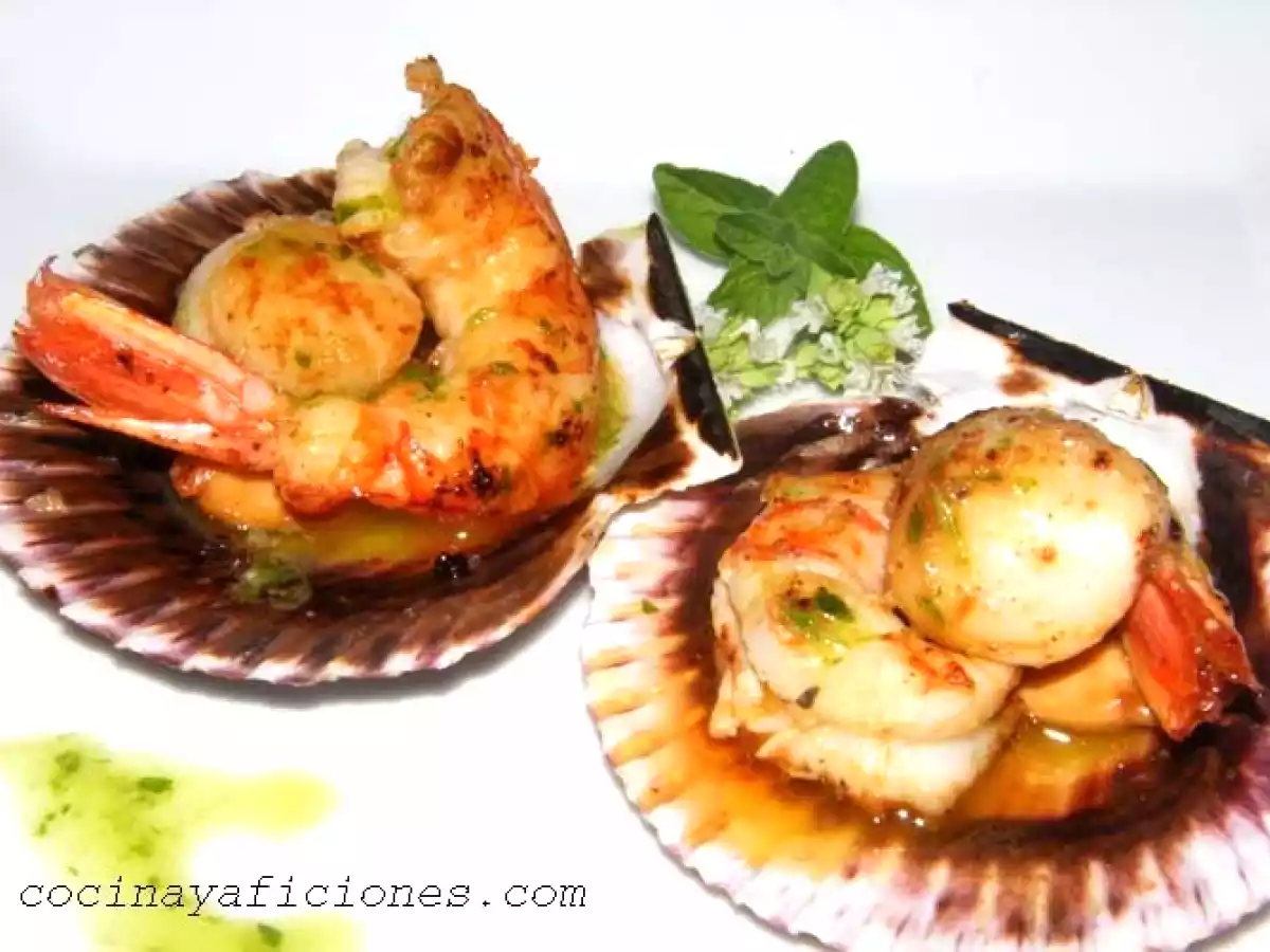 ZAMBURIÑAS Y GAMBAS A LA PLANCHA CON VINAGRETA DE PEREJIL