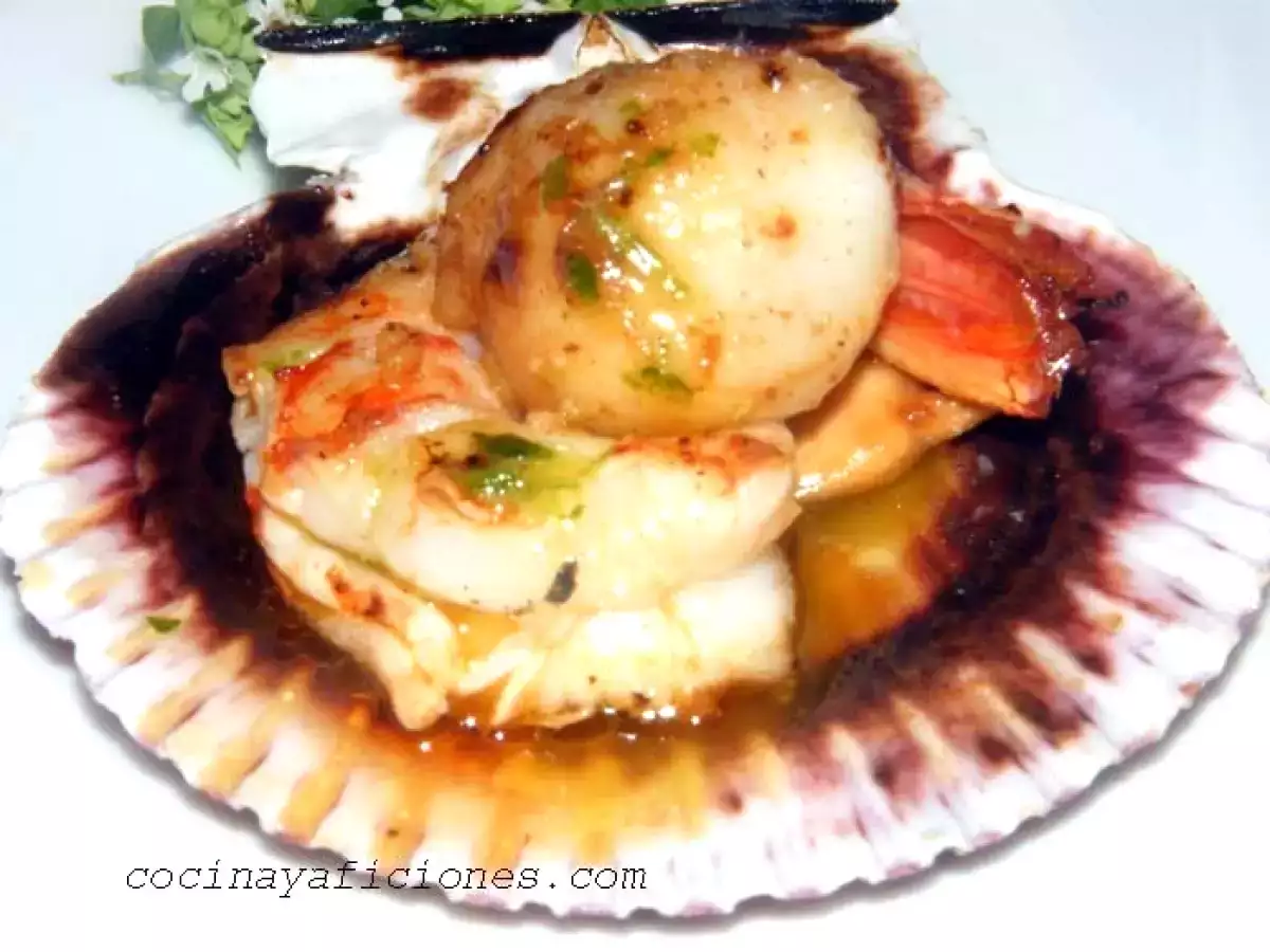 ZAMBURIÑAS Y GAMBAS A LA PLANCHA CON VINAGRETA DE PEREJIL - foto 2