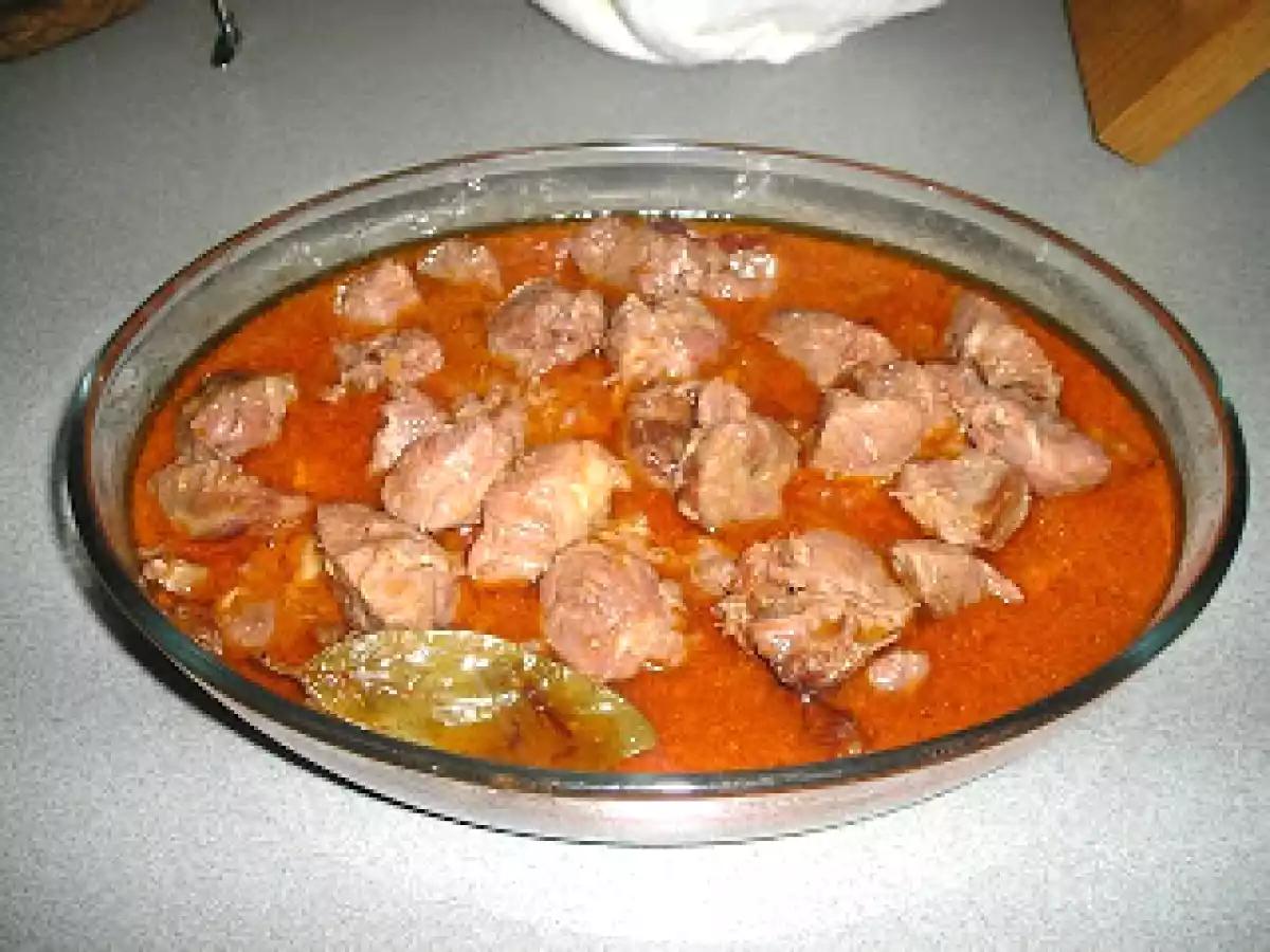 Zancarron o morcillo en salsa con guarnición de verduras al vapor - foto 2