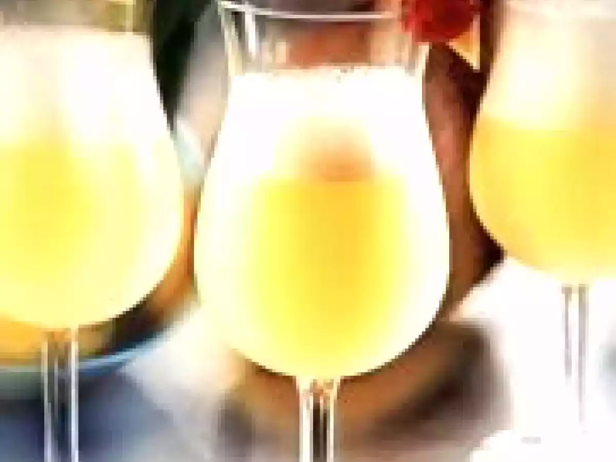 Zumo de piña, manzana y fresa