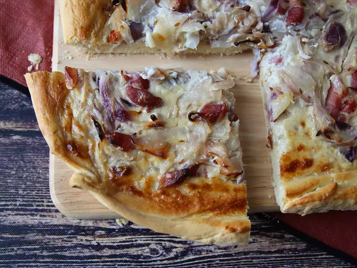 Zwiebelkuchen: tarta alemana de cebolla y beicon ahumado - foto 2