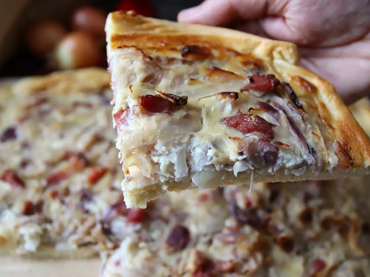 Zwiebelkuchen: tarta alemana de cebolla y beicon ahumado - foto 4